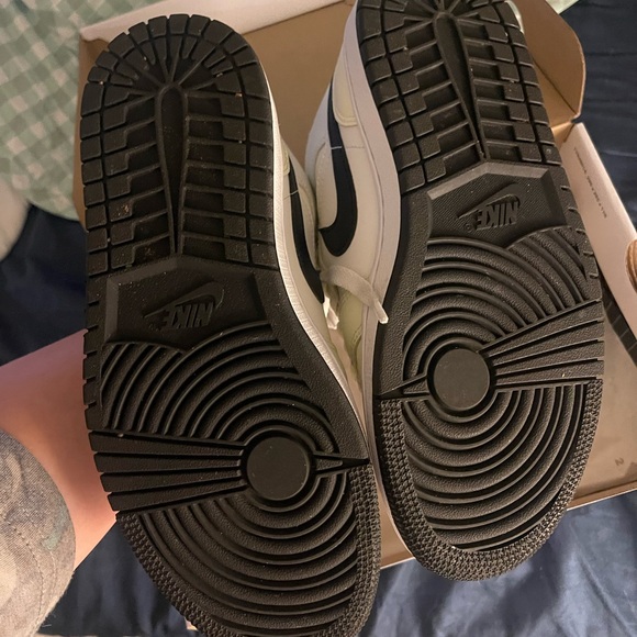 Woman Jordan 1 Coconut Milk Size 6 - Picture 6 of 6